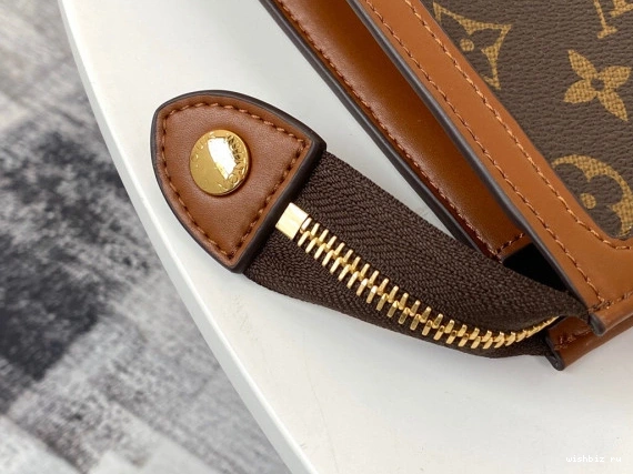 WIS CHANELUTCH LOUIS VUITTON 0811